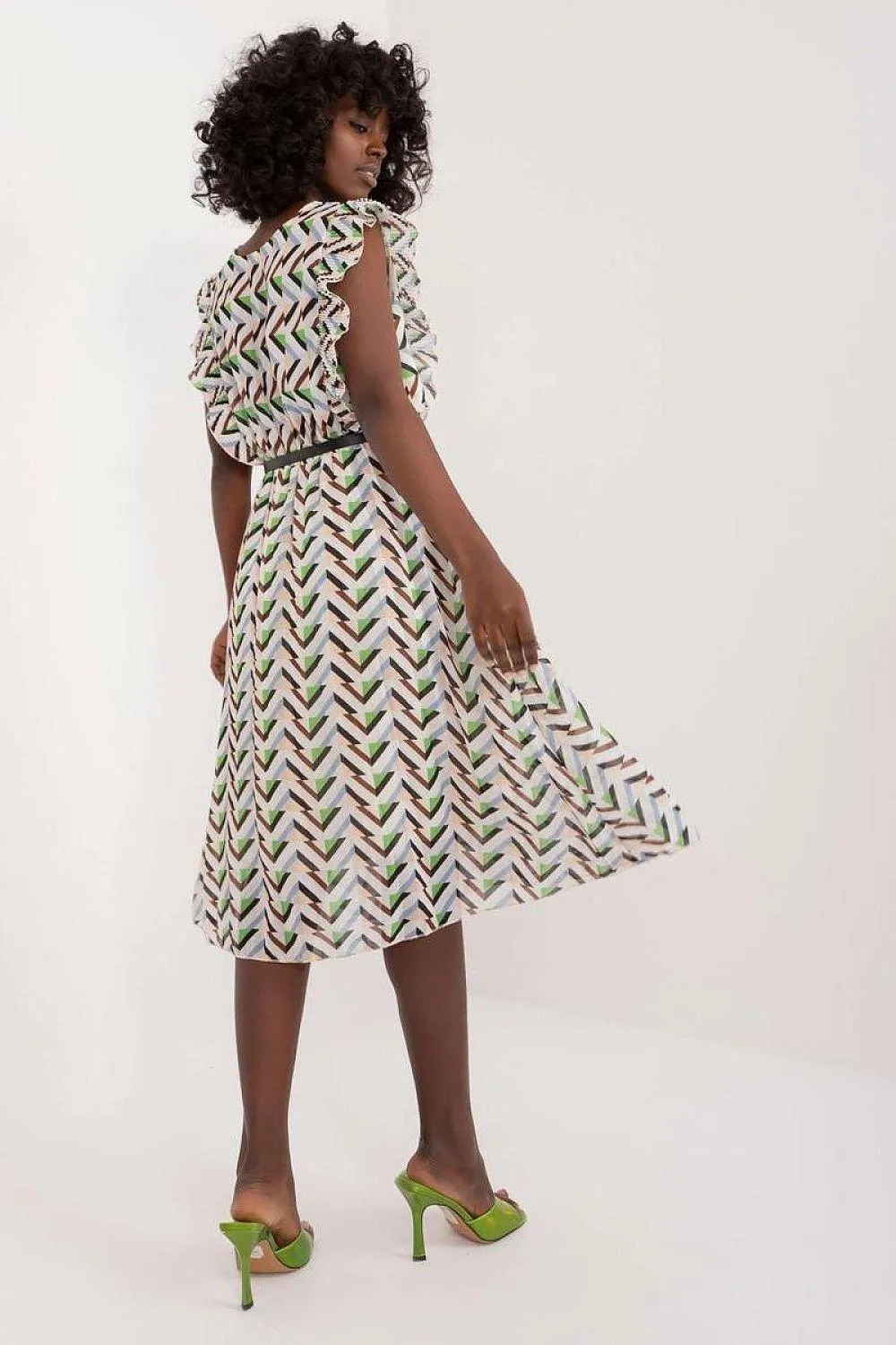 Chic Pleated Summer Dress with Romantic Sweetheart Neckline and Playful Ruffle Sleeves