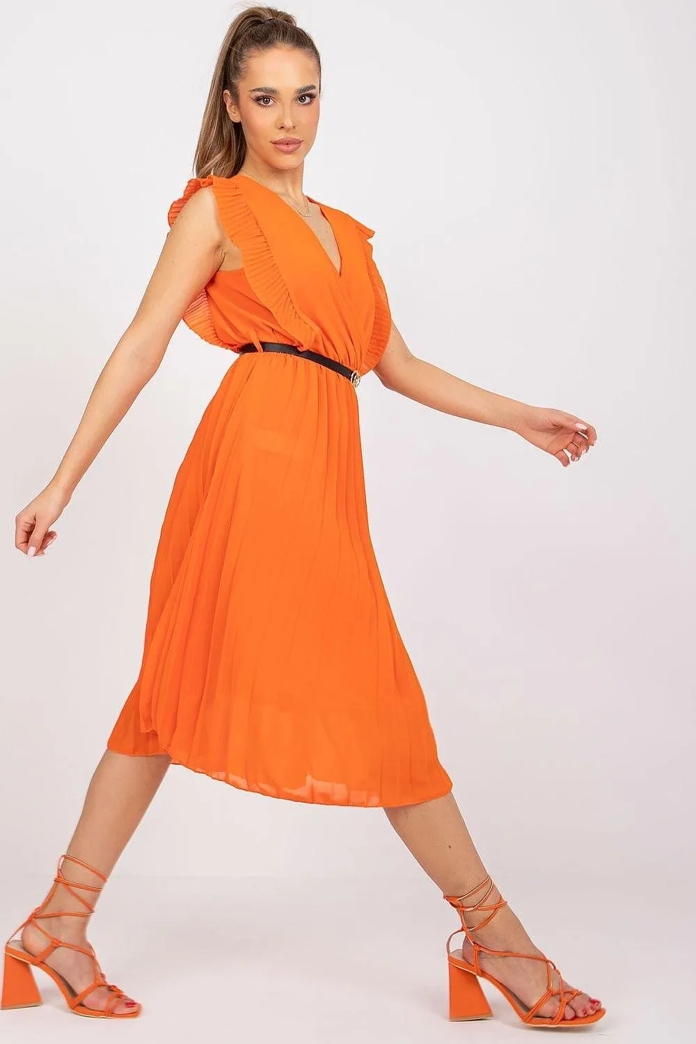 Chic Pleated Summer Dress with Romantic Sweetheart Neckline and Playful Ruffle Sleeves