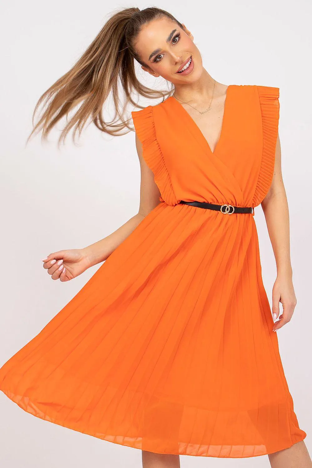 Chic Pleated Summer Dress with Romantic Sweetheart Neckline and Playful Ruffle Sleeves